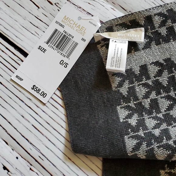 🆕️ MICHAEL KORS WOMENS DARK GRAY SCARF 🧣 - Picture 6 of 8